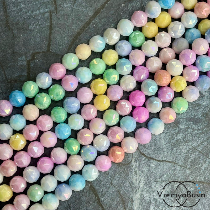 Бусины шарики из стекла с треугольной огранкой, 8 мм  (1/2 нити, ок. 24 шт.)