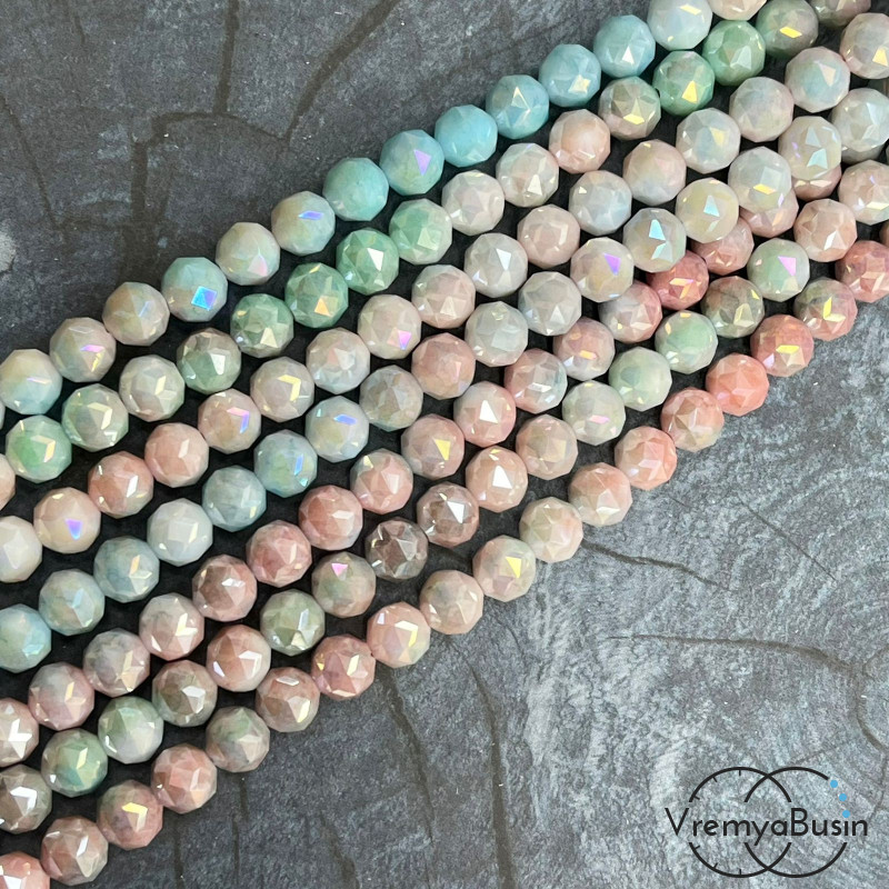 Бусины шарики из стекла с треугольной огранкой, 8 мм  (1/2 нити, ок. 24 шт.)