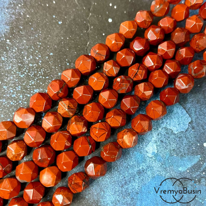 Яшма красная, бусины треугольной огранки, 10 мм (1/2 нити, ок. 19 шт.)