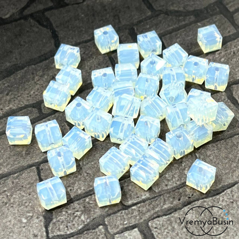 Бусины кубики из граненого стекла, 6 мм, цв. лунный    (упак. 10 шт.)