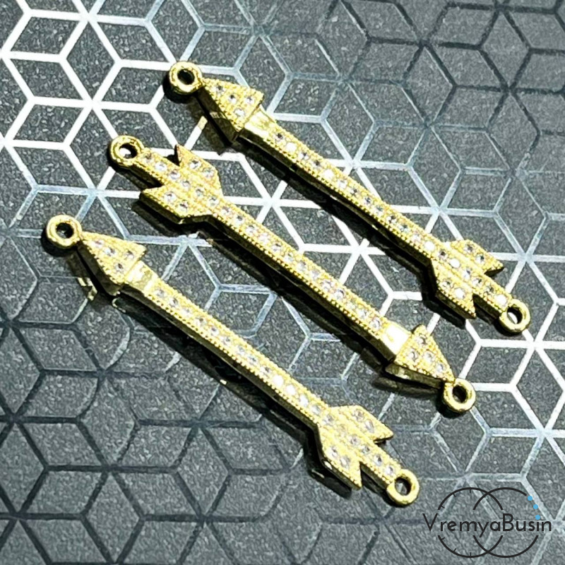 Коннектор с фианитами "Стрела", 36х6 мм, латунь с позолотой (1 шт.)
