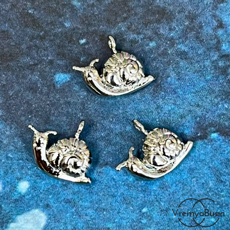 Подвеска "Улитка", 10х14 мм, из латуни с родиевым покрытием (1 шт.)