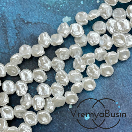 Жемчуг акриловый белый, лепесток 13х11х5 мм (нить, ок. 43 шт.)