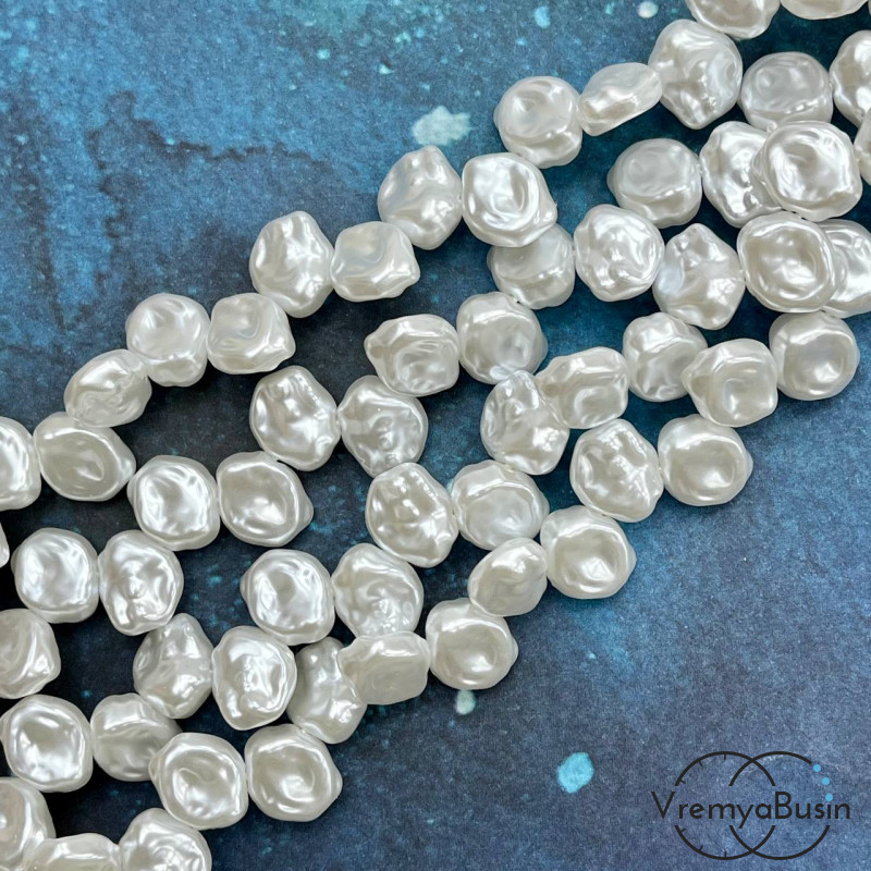 Жемчуг акриловый белый, лепесток 13х11х5 мм (нить, ок. 43 шт.)