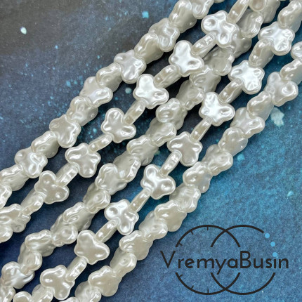 Жемчуг акриловый белый, бабочки 13х10х4 мм (нить, ок. 50 шт.)