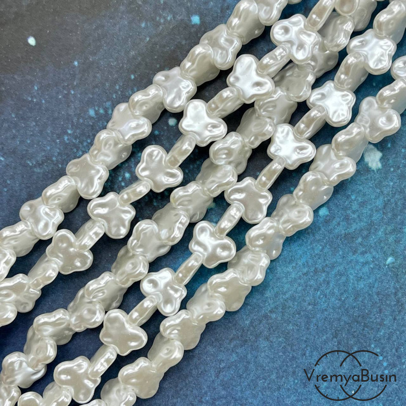 Жемчуг акриловый белый, бабочки 13х10х4 мм (нить, ок. 50 шт.)