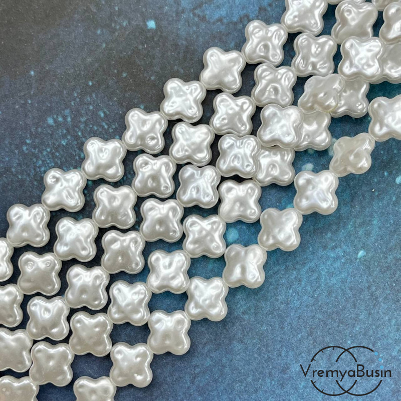 Жемчуг акриловый белый, клевер 14 мм (нить, ок. 30 шт.)