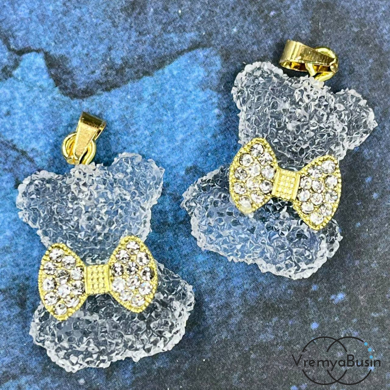 Подвеска из смолы с акриловыми кристаллами,    мишка с бантиком 24х20 мм  (1 шт.)