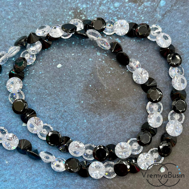 Циркон граненый фианит, форма лук, 7х4 мм, цв. кристалл + черный  (нить, ок. 75 шт.)