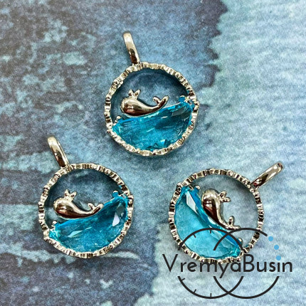 Подвеска  "Кит", 20х14 мм, из латуни с родиевым покрытием и граненым стеклом   (1 шт.)