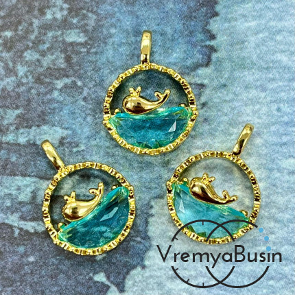 Подвеска  "Кит", 20х14 мм, из латуни с позолотой и граненым стеклом (1 шт.)