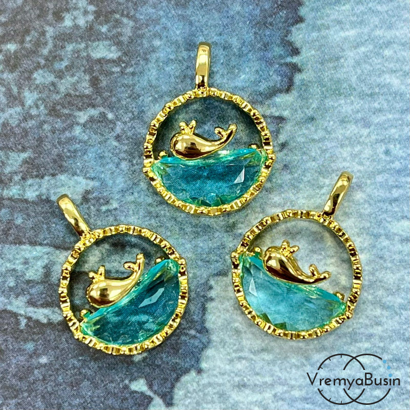 Подвеска  "Кит", 20х14 мм, из латуни с позолотой и граненым стеклом (1 шт.)