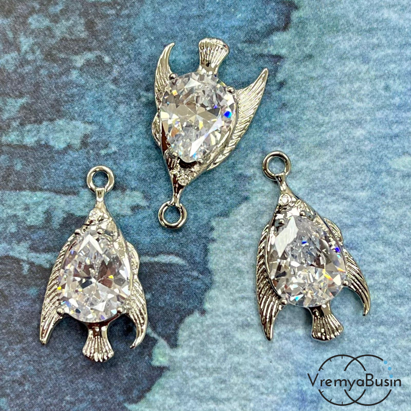 Подвеска  "Рыбка", 22х12 мм, из латуни с родиевым покрытием и граненым стеклом   (1 шт.)