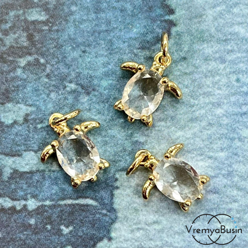 Подвеска  "Черепаха", 13х11 мм, из латуни с позолотой и граненым стеклом (1 шт.)