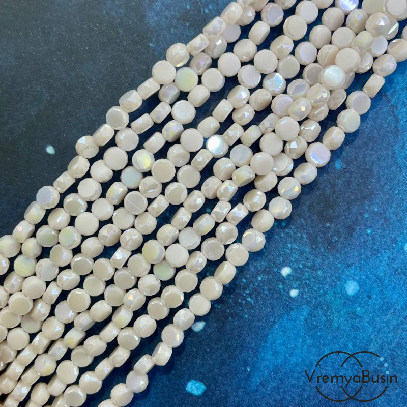 Бусины таблетки из граненого стекла, 4х6 мм, цв. кремовый матовый (1/2 нити, ок. 45 шт.)