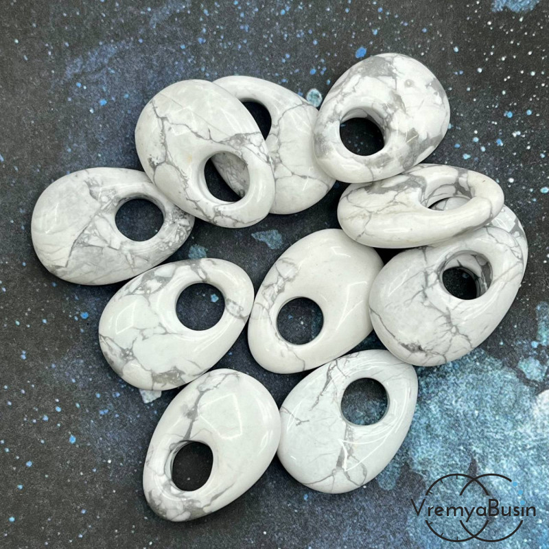 Кахолонг. Кулон из камня пончик, бублик 18х25х6 мм (1 шт.)