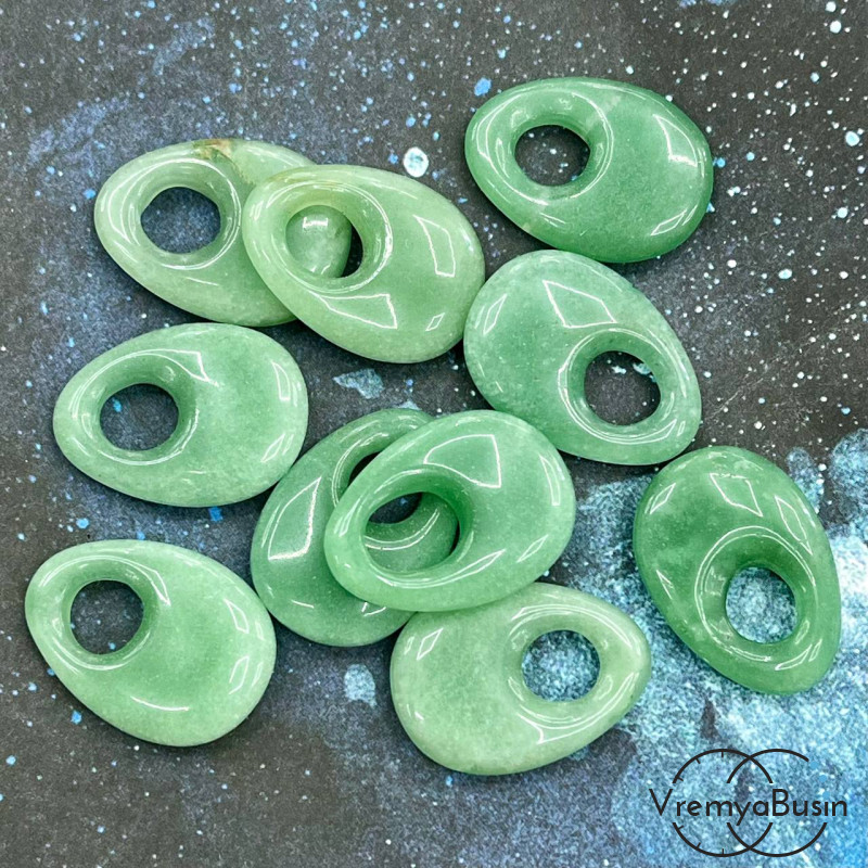 Нефрит. Кулон из камня пончик, бублик 18х25х6 мм (1 шт.)