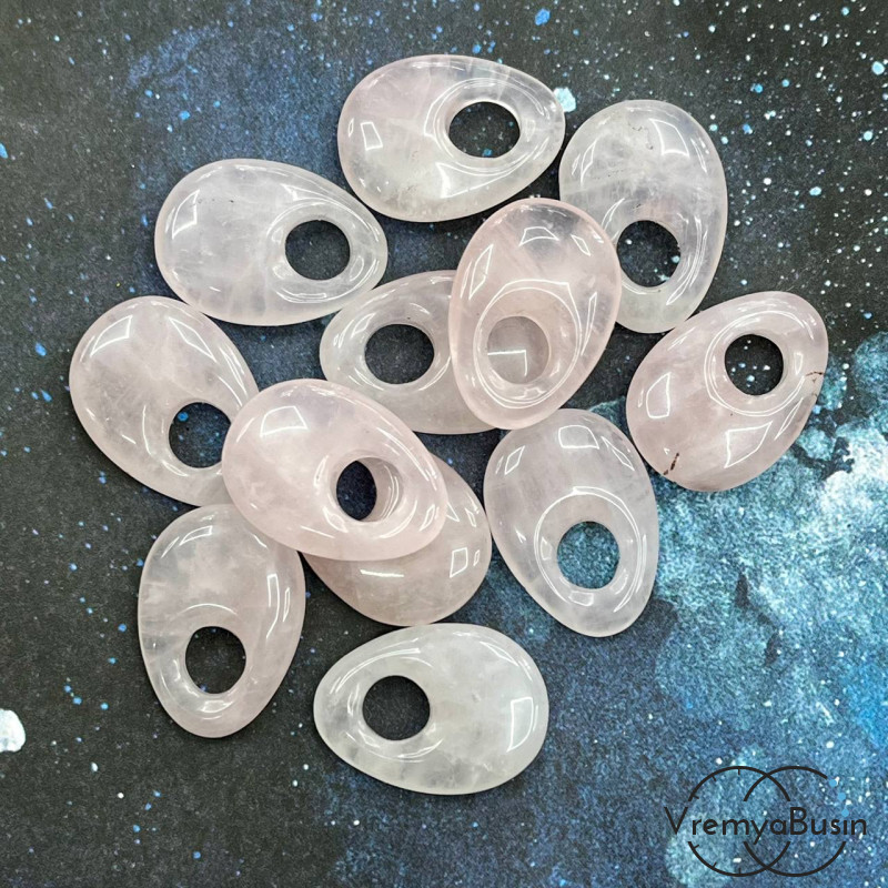 Розовый кварц. Кулон из камня пончик, бублик 18х25х6 мм (1 шт.)