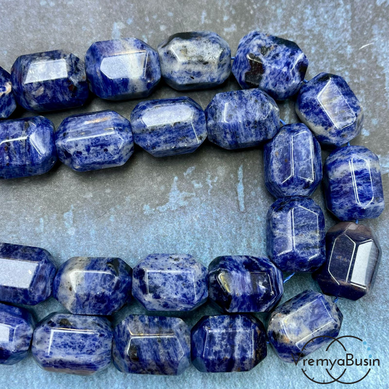 Содалит, крупные овальные граненые бусины, ок. 20х15 мм  (1/2 нити, ок. 8 шт.)