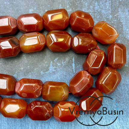 Сердолик,   крупные овальные граненые бусины, ок. 20х15 мм  (1/2 нити, ок. 8 шт.)