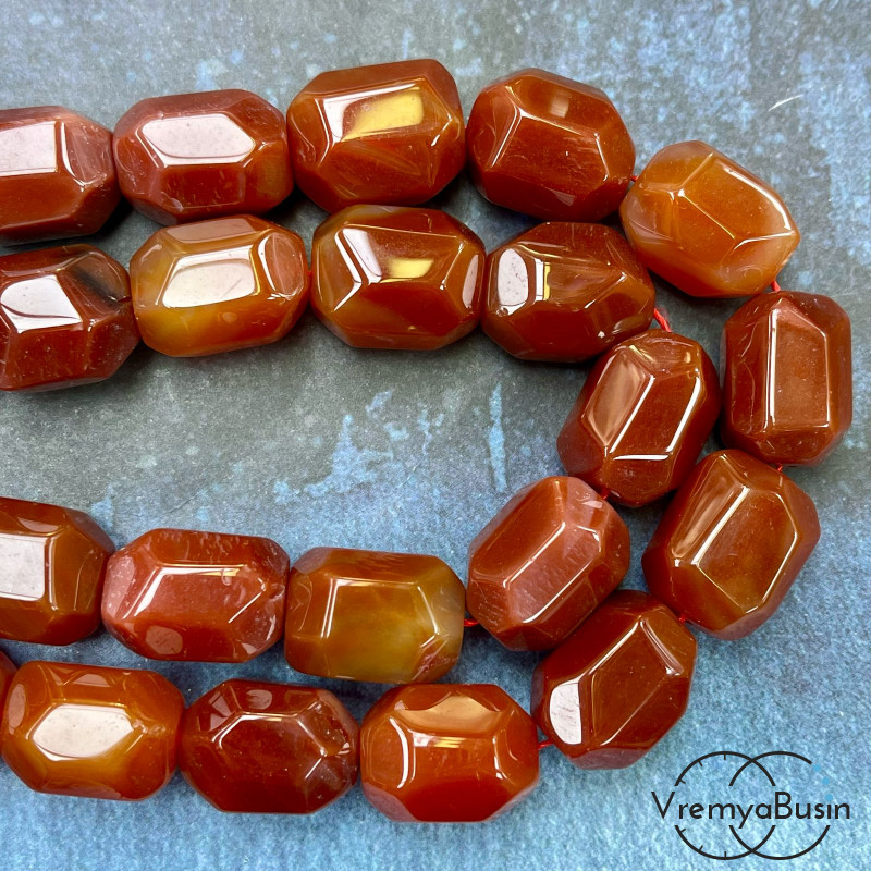 Сердолик,   крупные овальные граненые бусины, ок. 20х15 мм  (1/2 нити, ок. 8 шт.)