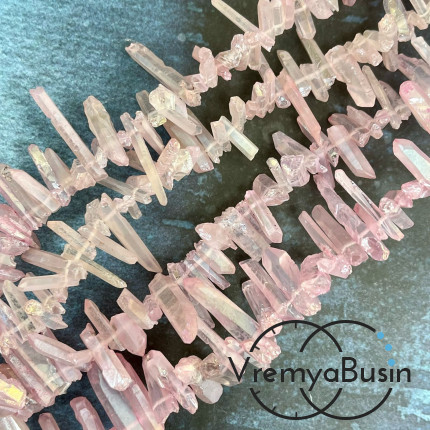 Кварц  матовый, мелкие кристаллы, ок. 25-30х5-6 мм,  цв. розовый (1/2 нити, ок. 38 шт.)