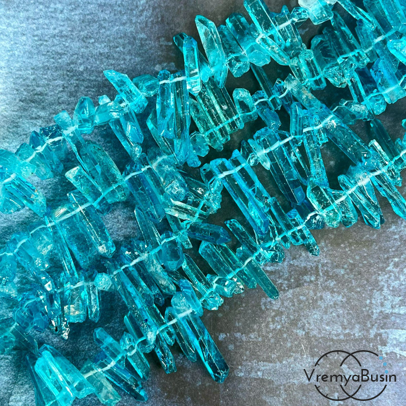 Кварц тонир., мелкие кристаллы, ок. 25-30х5-6 мм,  цв. бирюзовый (1/2 нити, ок. 38 шт.)
