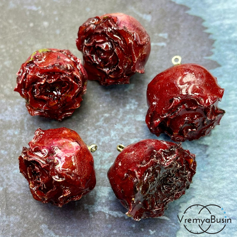 Подвеска «Бутон розы», натур. засушенный цветок в эпоксидной смоле, ок. 25 мм (1 шт.)