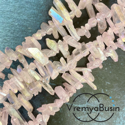 Кварц матовый, мелкие кристаллы, ок. 20-25х6-7 мм, цв. розовый (1/2 нити, ок. 32 шт.)