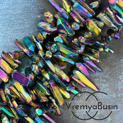 Кварц тонир., мелкие кристаллы, ок. 20-25х6-7 мм, цв. бензиновый металлик (1/2 нити, ок. 32 шт.)