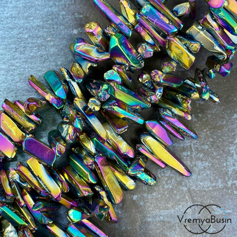 Кварц тонир., мелкие кристаллы, ок. 20-25х6-7 мм, цв. бензиновый металлик (1/2 нити, ок. 32 шт.)