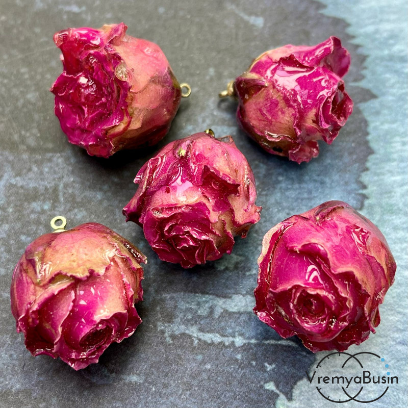 Подвеска «Бутон розы», натур. засушенный цветок в эпоксидной смоле, ок. 25 мм (1 шт.)