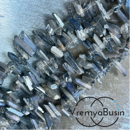 Кварц матовый, мелкие кристаллы, ок. 25-30х5-6 мм,  цв. серо-голубой (1/2 нити, ок. 38 шт.)