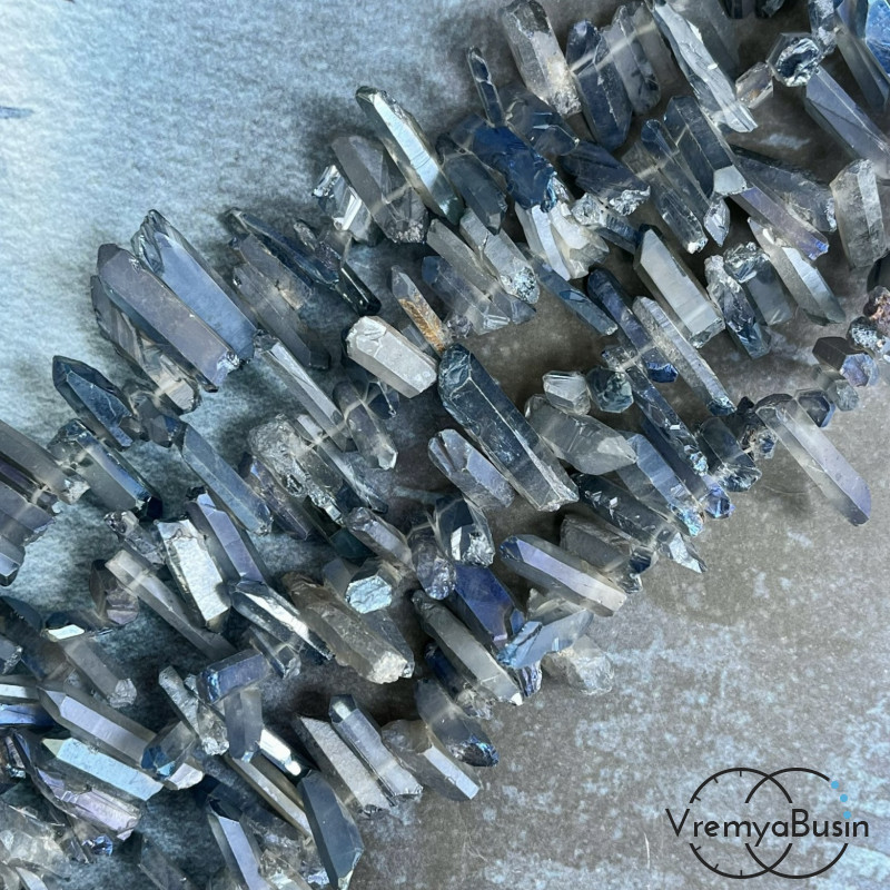 Кварц матовый, мелкие кристаллы, ок. 25-30х5-6 мм,  цв. серо-голубой (1/2 нити, ок. 38 шт.)