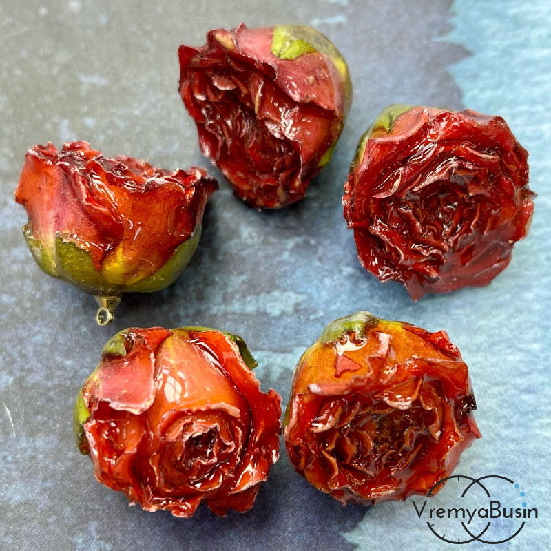 Подвеска «Бутон розы», натур. засушенный цветок в эпоксидной смоле, ок. 25 мм (1 шт.)