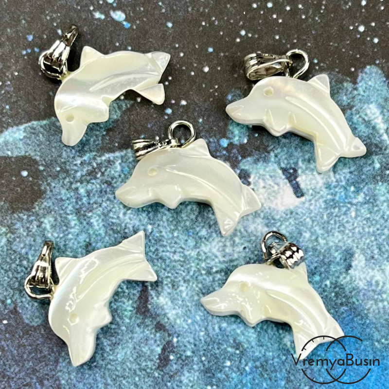 Подвески из белого перламутра, дельфин 18х12  мм (упак. 2 шт.)