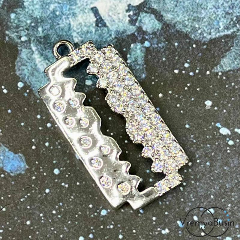 Подвеска «Лезвие», 17х32 мм, из латуни с родиевым покрытием и фианитами  (1 шт.)