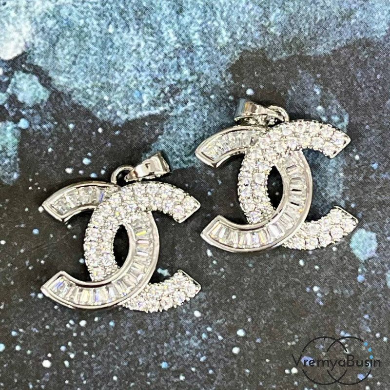 Подвеска «Шанель», 16х17 мм, из латуни с родиевым покрытием и фианитами  (1 шт.)