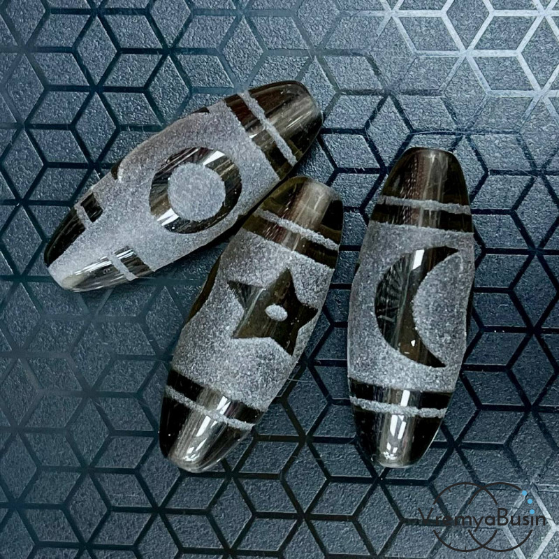 Резная бусина Дзи из раухтопаза "Солнце, месяц и звезда", 30х12 мм (1 шт.)