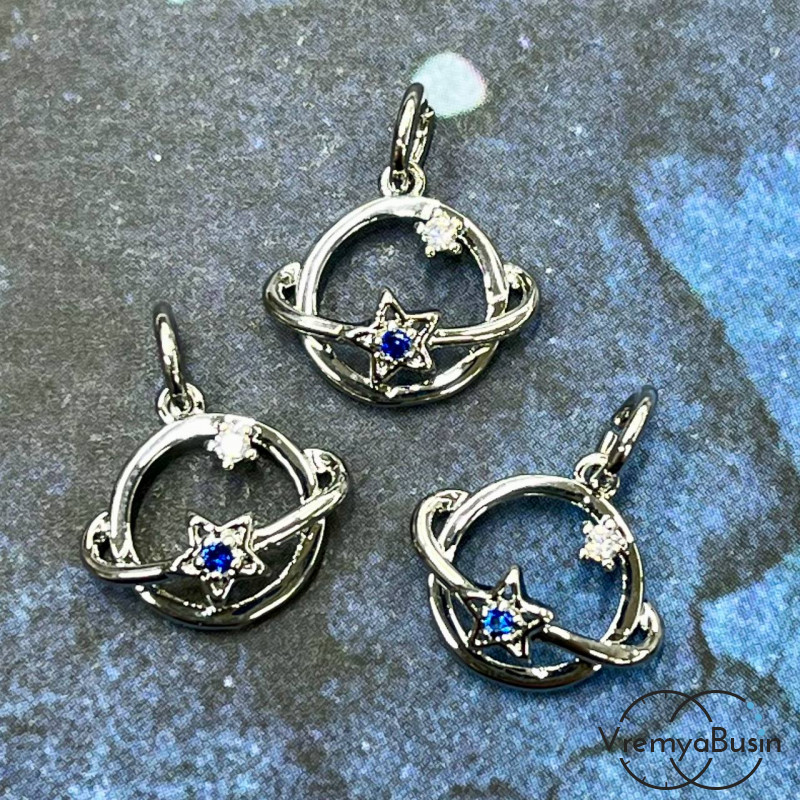 Подвеска из латуни "Планета", 11х13 мм, с родиевым покрытием и фианитами (1 шт.)