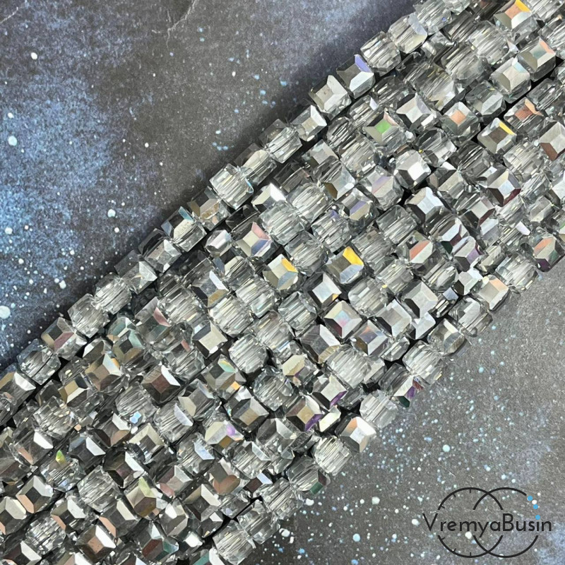 Бусины кубики из граненого стекла, 6 мм, цв. прозрачно-серебристый  (1/2 нити, ок. 35 шт.)