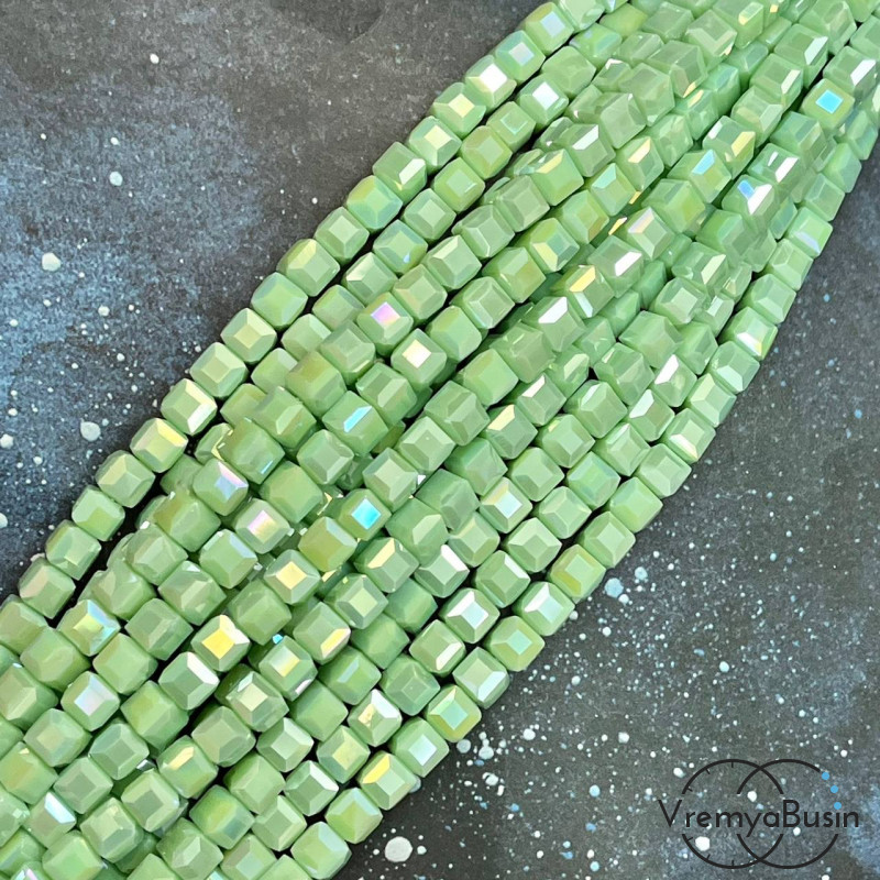 Бусины кубики из граненого стекла, 6 мм  (1/2 нити, ок. 35 шт.)