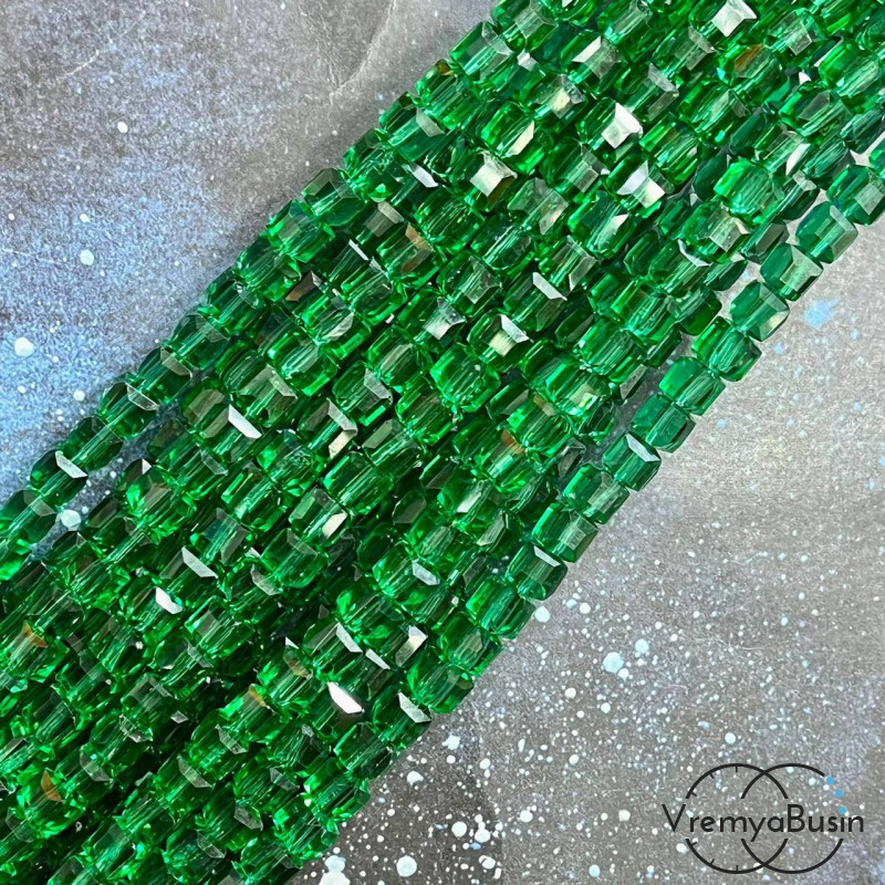 Бусины кубики из граненого стекла, 6 мм  (1/2 нити, ок. 35 шт.)