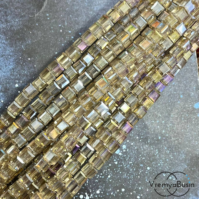 Бусины кубики из граненого стекла, 6 мм  (1/2 нити, ок. 35 шт.)