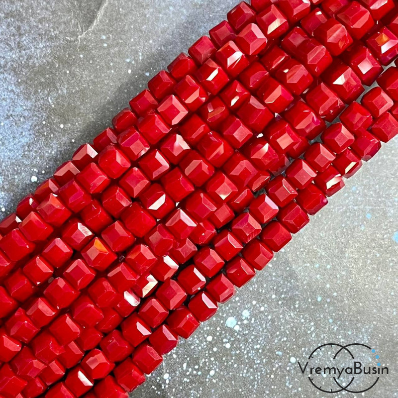 Бусины кубики из граненого стекла, 6 мм  (1/2 нити, ок. 35 шт.)