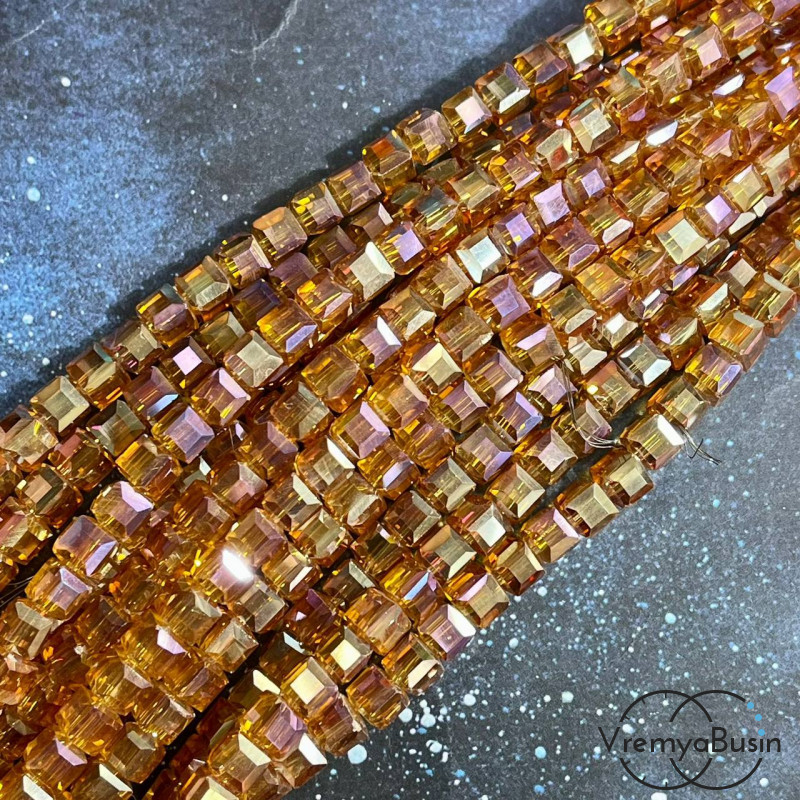 Бусины кубики из граненого стекла, 6 мм  (1/2 нити, ок. 35 шт.)