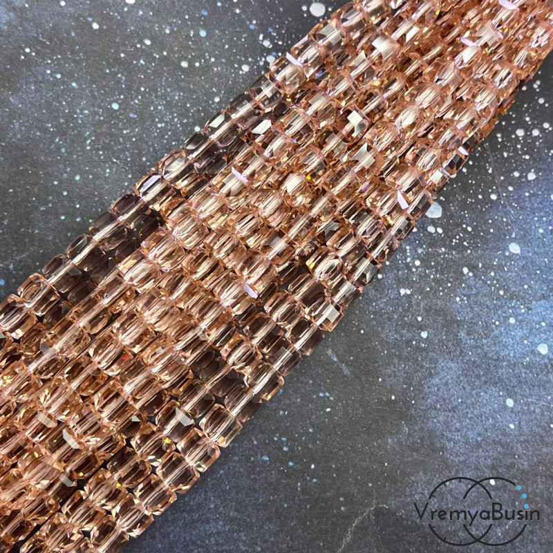 Бусины кубики из граненого стекла, 6 мм  (1/2 нити, ок. 35 шт.)