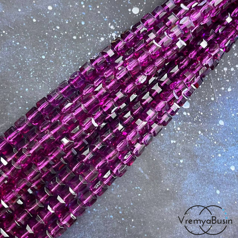Бусины кубики из граненого стекла, 6 мм, цв. фуксия  (1/2 нити, ок. 35 шт.)