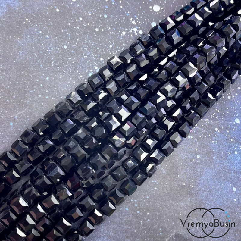 Бусины кубики из граненого стекла, 6 мм, цв. черный  (1/2 нити, ок. 35 шт.)