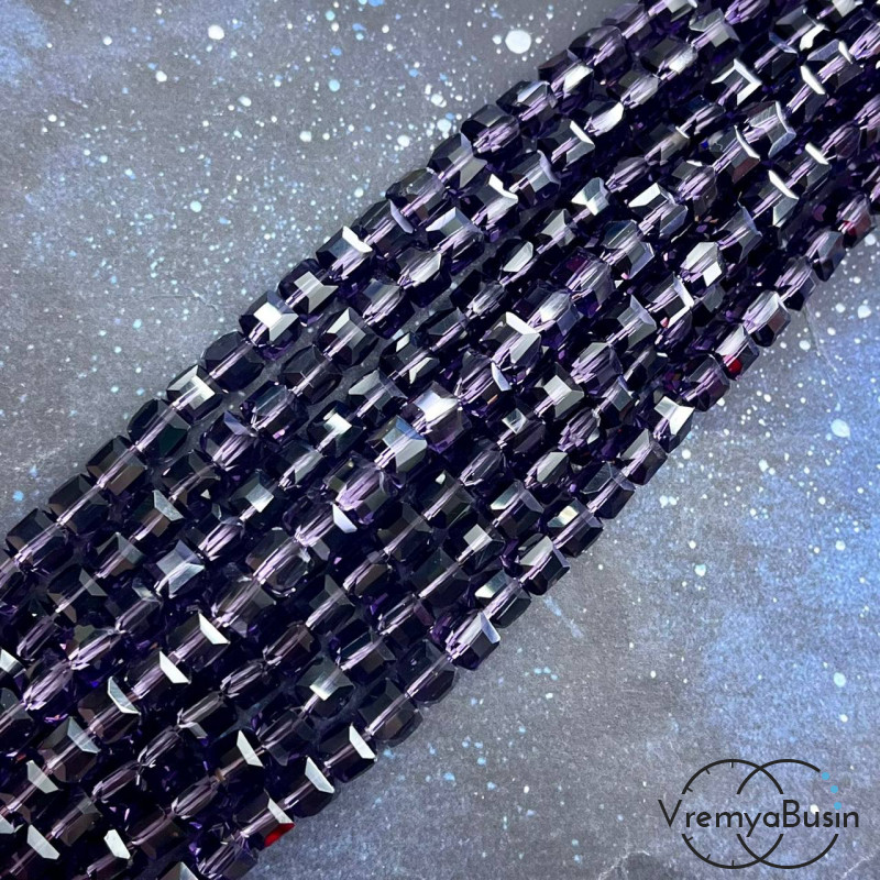 Бусины кубики из граненого стекла, 6 мм, цв. фиолетовый   (1/2 нити, ок. 35 шт.)